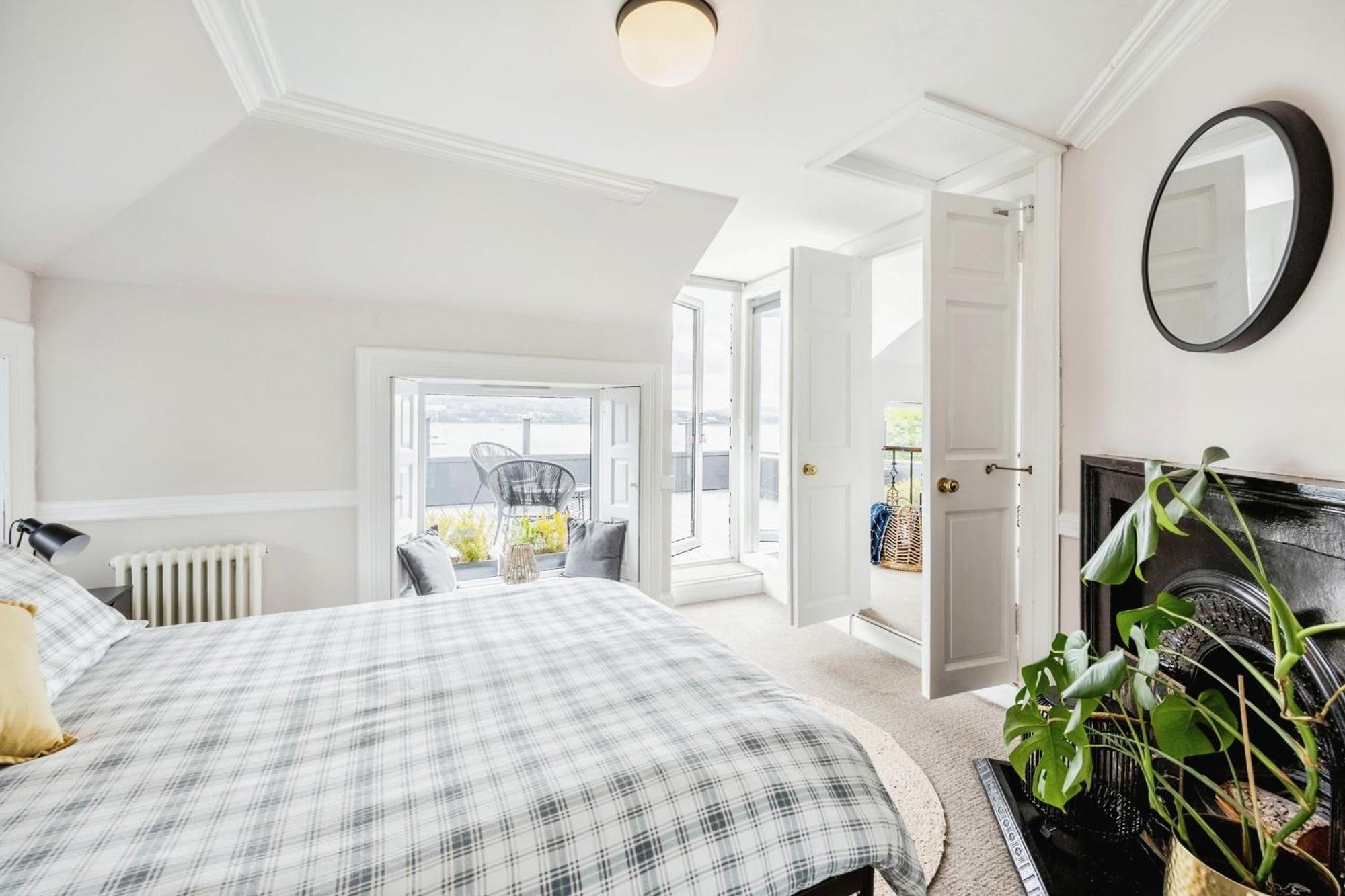 Cosy Lochside Cottage With Mountain And Sea Views Clynder Esterno foto